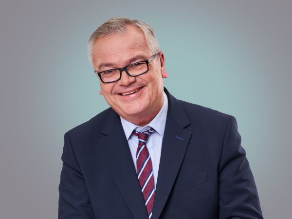 Jürgen B. Hausmann &copy; Bild (c) Guido Schröder