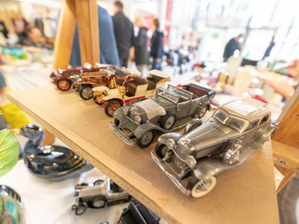 Bild zu Frühsommertrödel - Flohmarkt