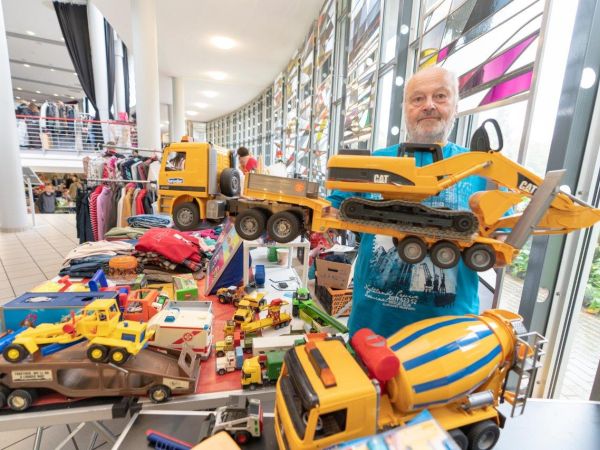 Bild zu neu: Nachmittagströdel - Flohmarkt in der Stadthalle Soest &copy; Gero Sliwa