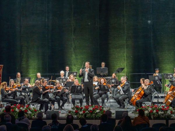 Alexander Steinitz mit dem Europäischen Festivalorchester