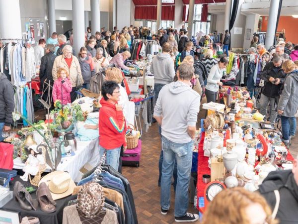 Bild zu neu: Nachmittagströdel - Flohmarkt in der Stadthalle Soest &copy; Gero Sliwa