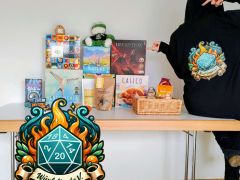 Unsere Julimaus präsentiert eine kleine Sammlung an Brett- und Kartenspielen &copy; Philipp Misoch