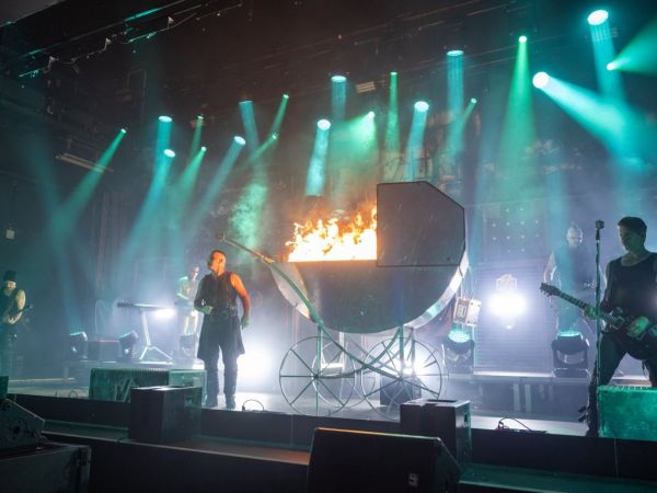 Völkerball / Stadthalle Soest &copy; Logo (c) Headline Concerts, Fotos (c) Gero Sliwa