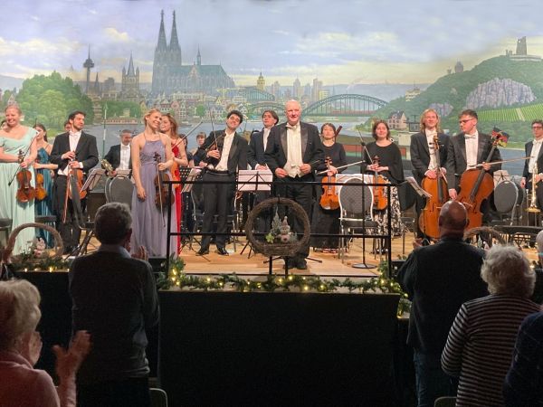 Volker Hartung und die Junge Philharmonie Köln &copy; Bilder (c) Verein JPK e. V.
