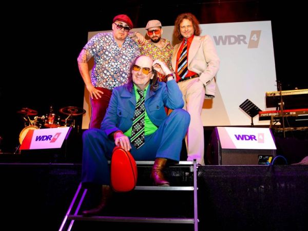 Bild zu WDR 4 sing(t) mit Guildo - Der Mitsing-Spaß mit Guildo Horn und den Orthopädischen Strümpfen &copy; WDR4 - M. Ehring