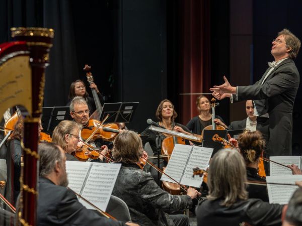 Alexander Steinitz mit dem Europäischen Festivalorchester